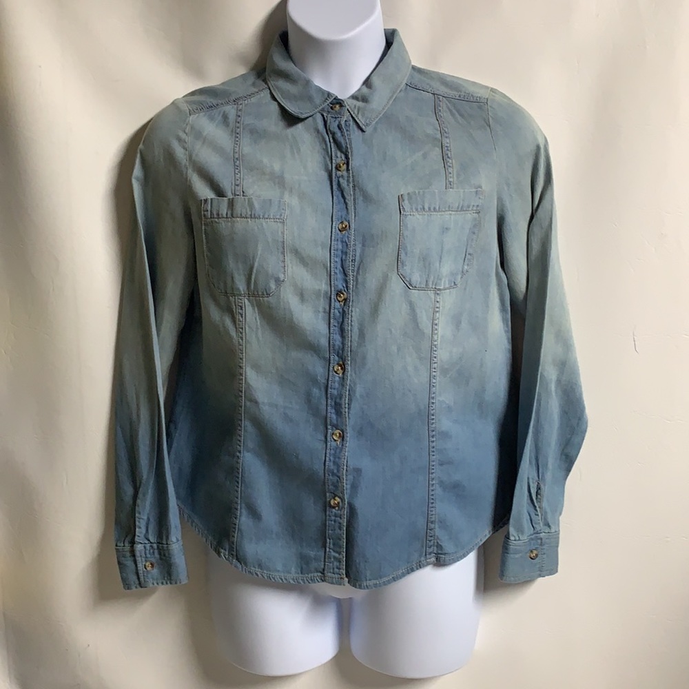 LC Lauren Conrad women’s L blue Factory distress chambray button down shirt.